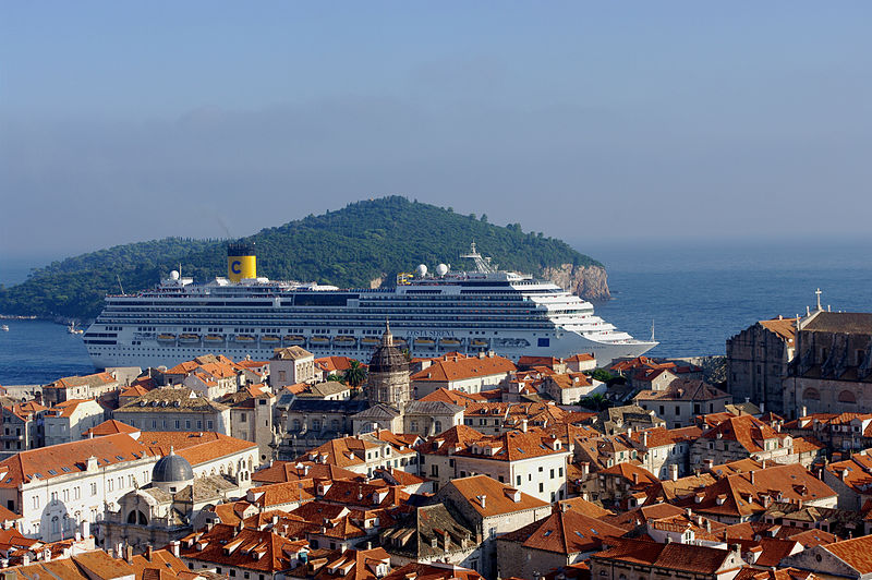 Costa Serena u Dubrovniku yacht charter kroatien sunja yachting