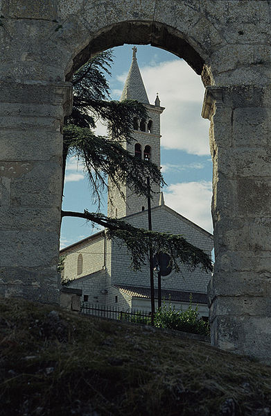 391px-Pula05js
