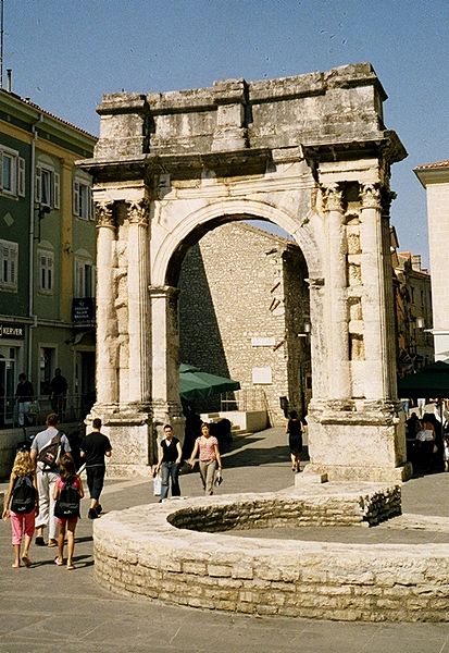 413px-Aukso vartai