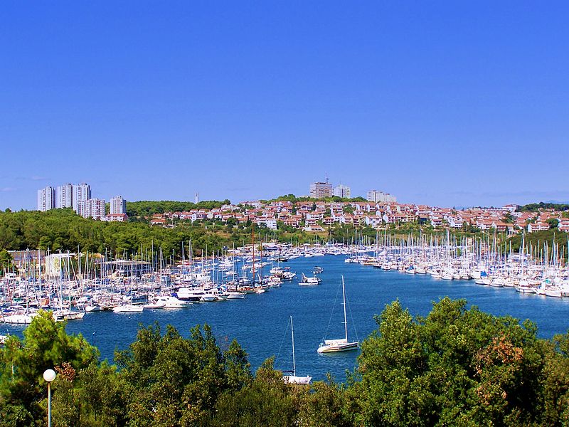 800px-Veruda Marina