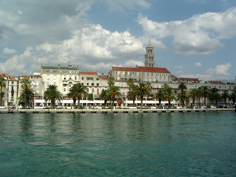 SplitRivaFromBoat