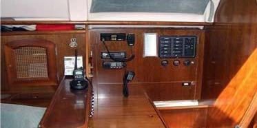 Beneteau-Oceanis-381-charter