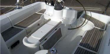 Beneteau-Oceanis-381-sailboat