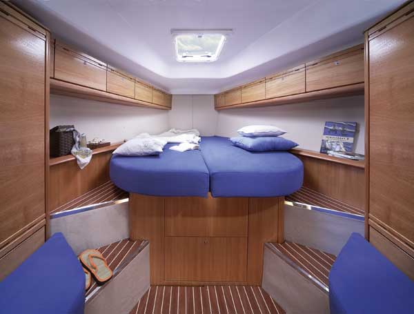 CHarteryacht Bavaria 38 Cruiser Kabine Bug