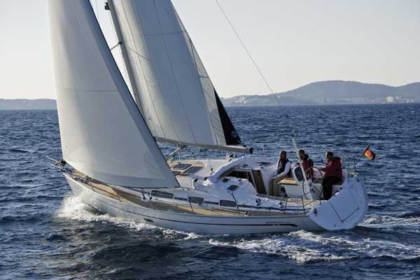 Charteryacht Bavaria 38 Cruiser Backboard