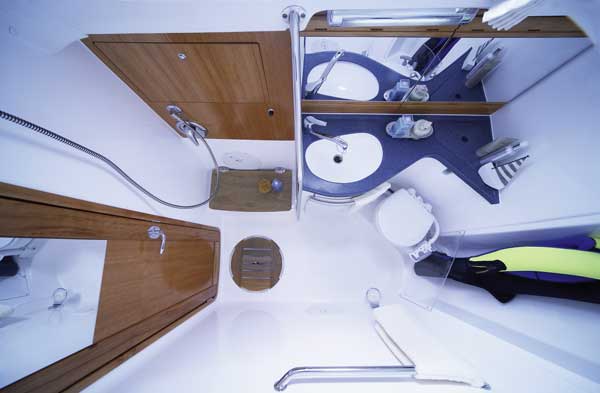Charteryacht Bavaria 38 Cruiser Toilette
