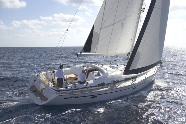 Charteryacht Bavaria 43 Cruiser Steuerboard hinten