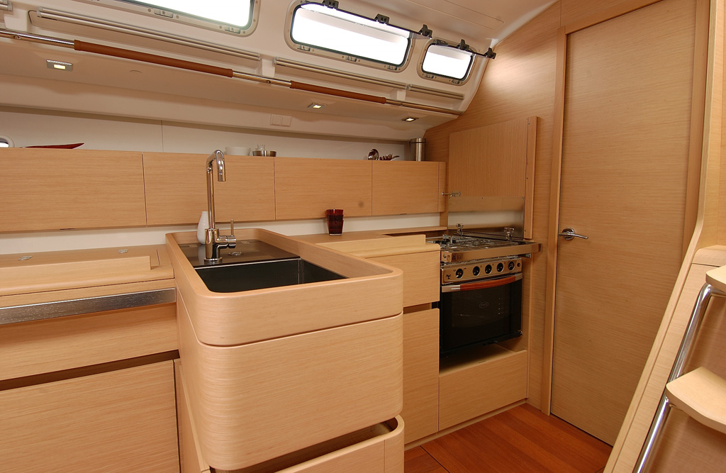 Charter Segel yacht Beneteau First 45 12