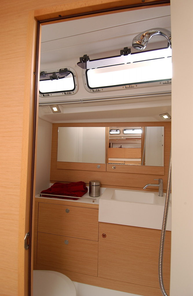 Charter Segel yacht Beneteau First 45 14
