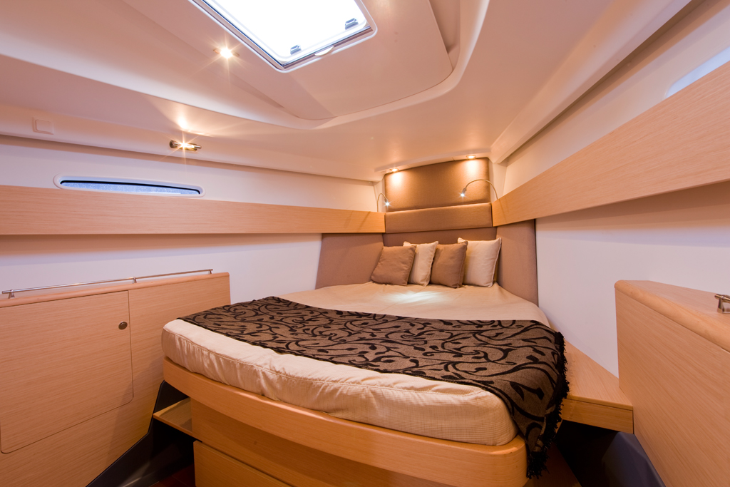Charter Segel yacht Beneteau First 45 19