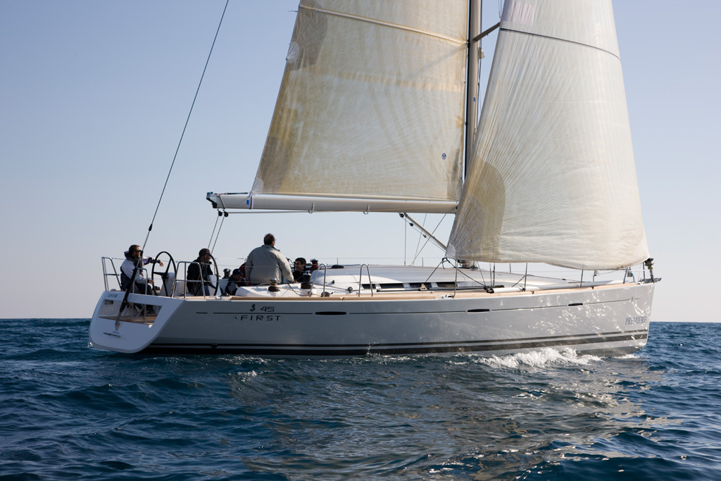 Charter Segel yacht Beneteau First 45 30