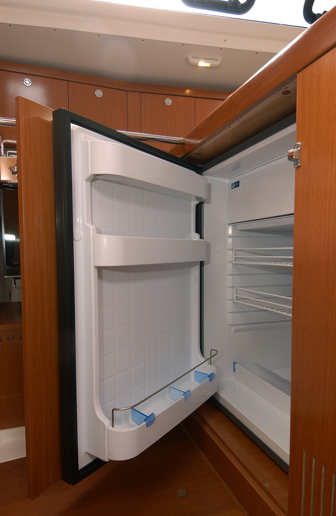 Beneteau Oceanis 34.Khlschrank.1