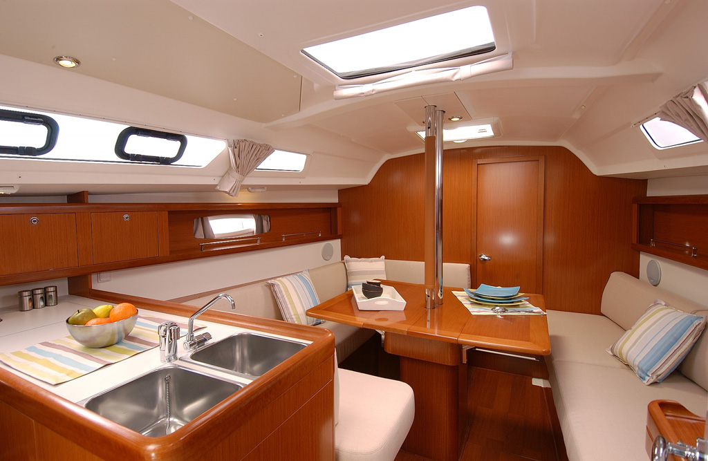 Beneteau Oceanis 34.Salon.1