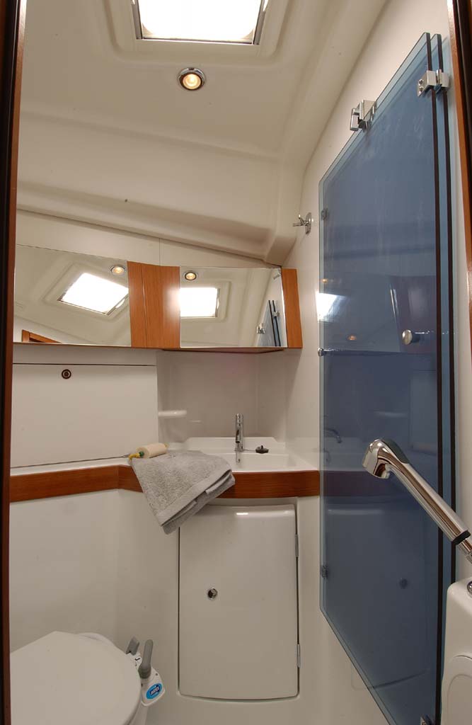 Charter Segel yacht Beneteau Oceanis 43 15