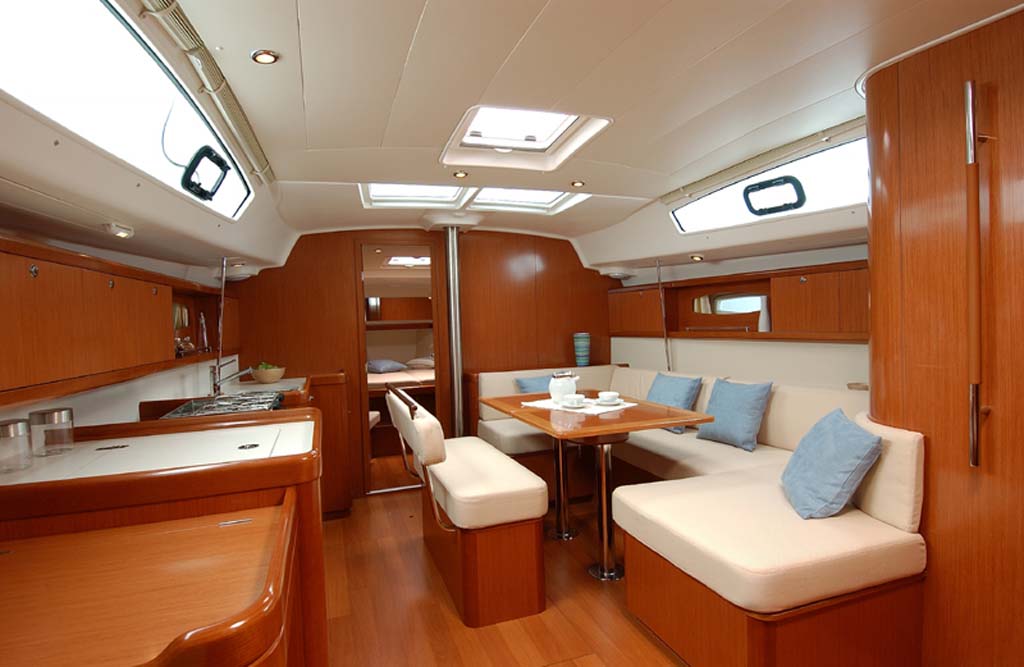 Charter Segel yacht Beneteau Oceanis 43 17