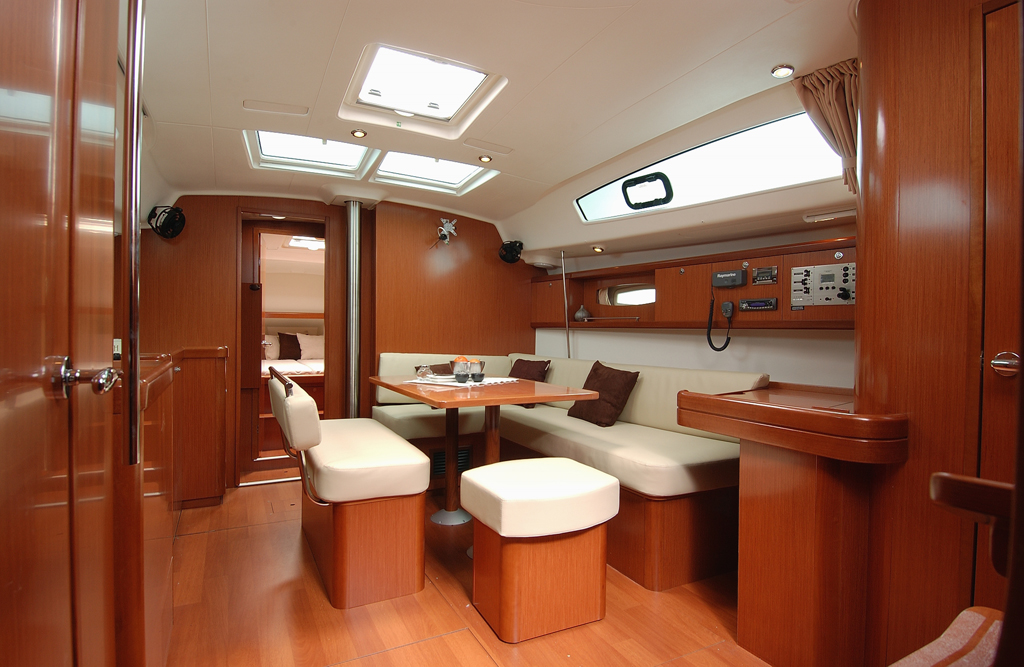 Charter Segel yacht Beneteau Oceanis 43 18