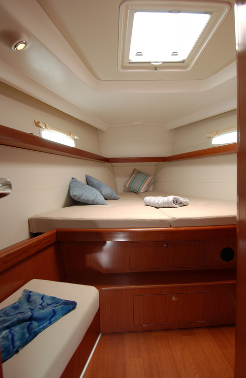 Charter Segel yacht Beneteau Oceanis 43 19