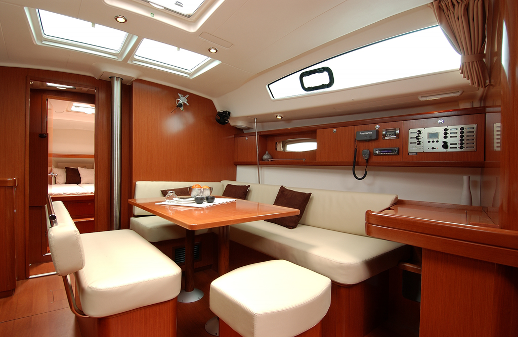 Charter Segel yacht Beneteau Oceanis 43 20