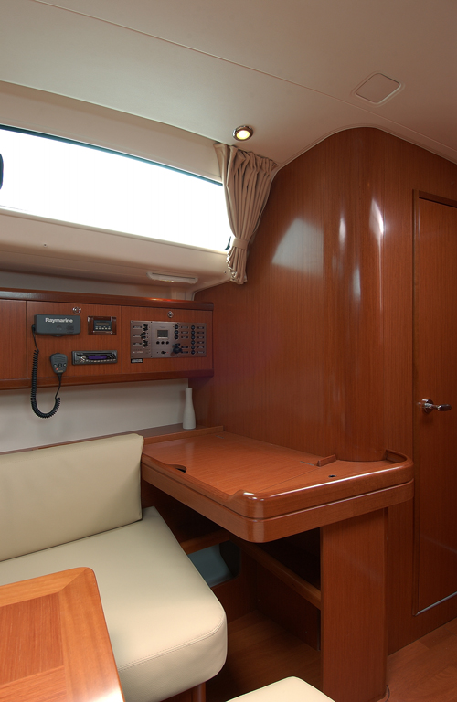 Charter Segel yacht Beneteau Oceanis 43 21