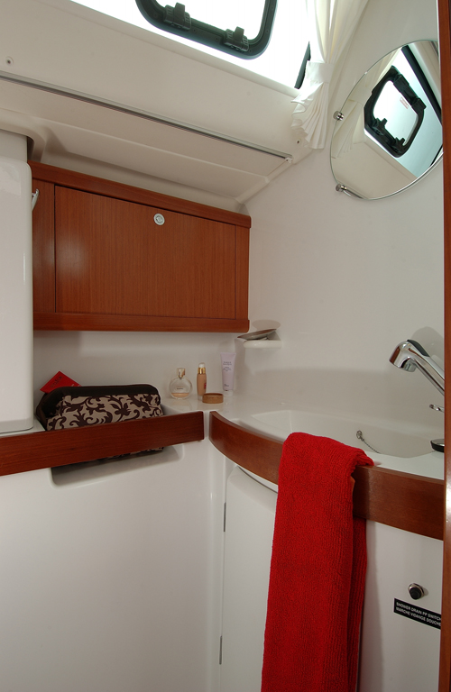 Charter Segel yacht Beneteau Oceanis 43 22