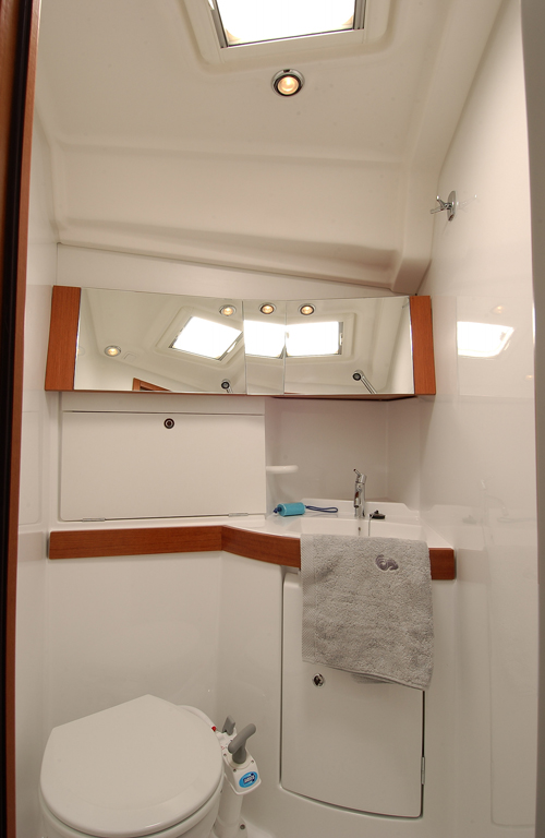 Charter Segel yacht Beneteau Oceanis 43 25