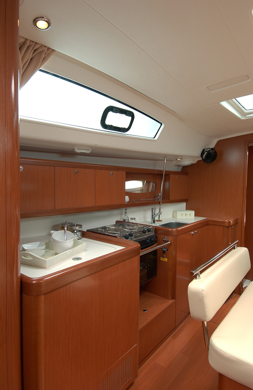 Charter Segel yacht Beneteau Oceanis 43 26