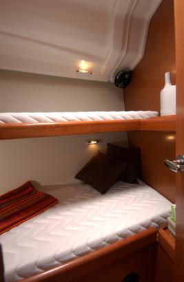 Charter Segel yacht Beneteau Oceanis 43 27