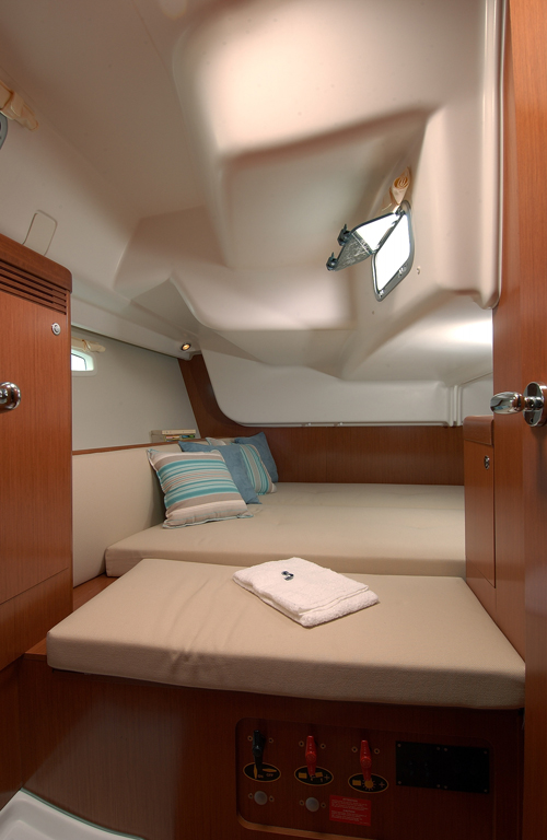 Charter Segel yacht Beneteau Oceanis 43 31
