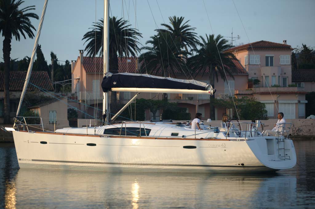 Charter Segel yacht Beneteau Oceanis 43 6
