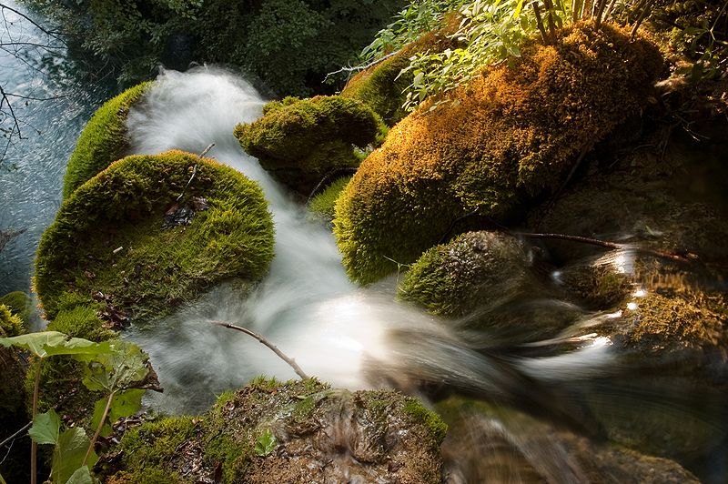 800px-Waterfall in plitvicka romanceor 4