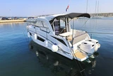 Antares 9 OB-Motorboot Freeya in Kroatien