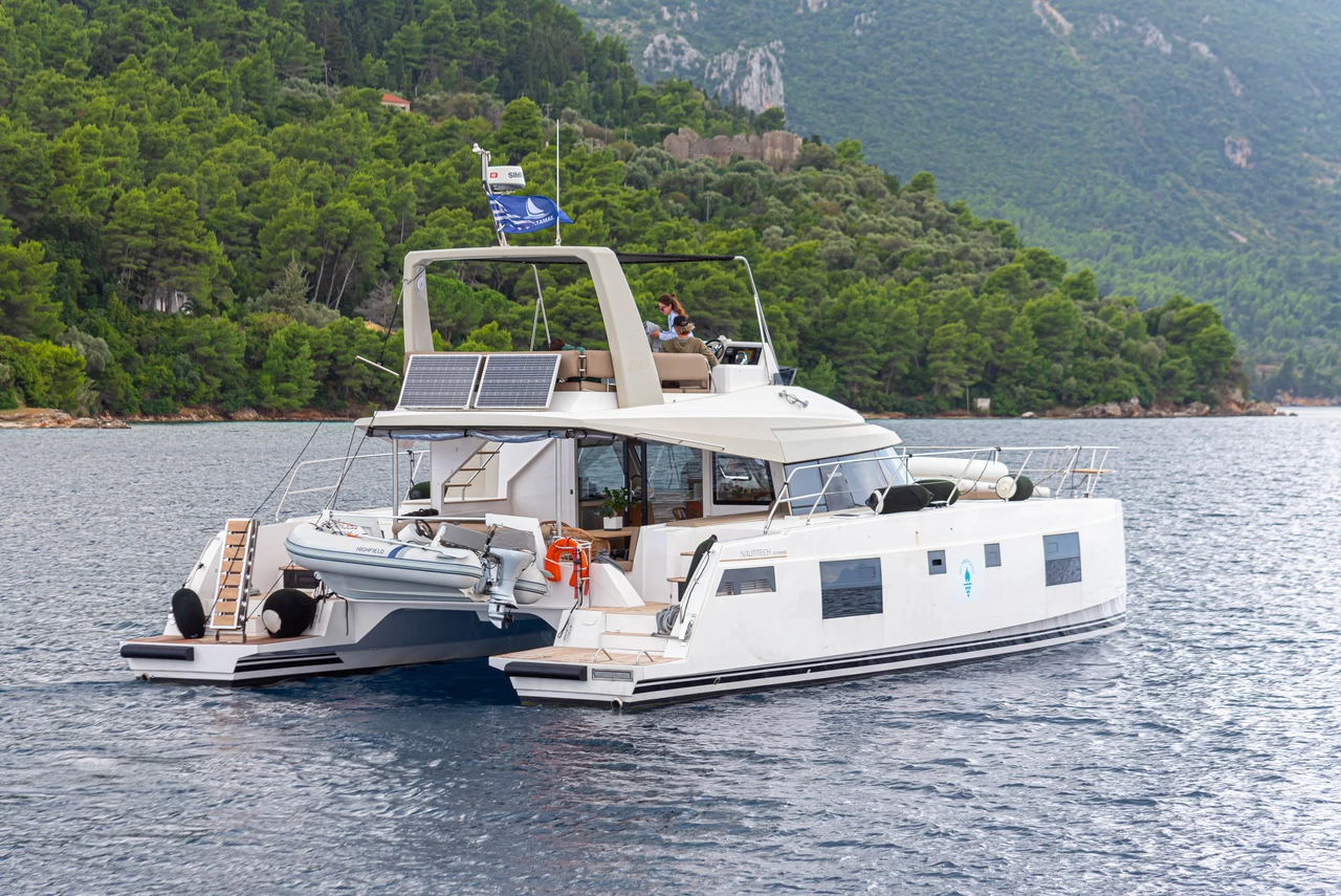 Nautitech 47 Power - 4 + 2 cab.-Power catamaran AG Princess in Griechenland 