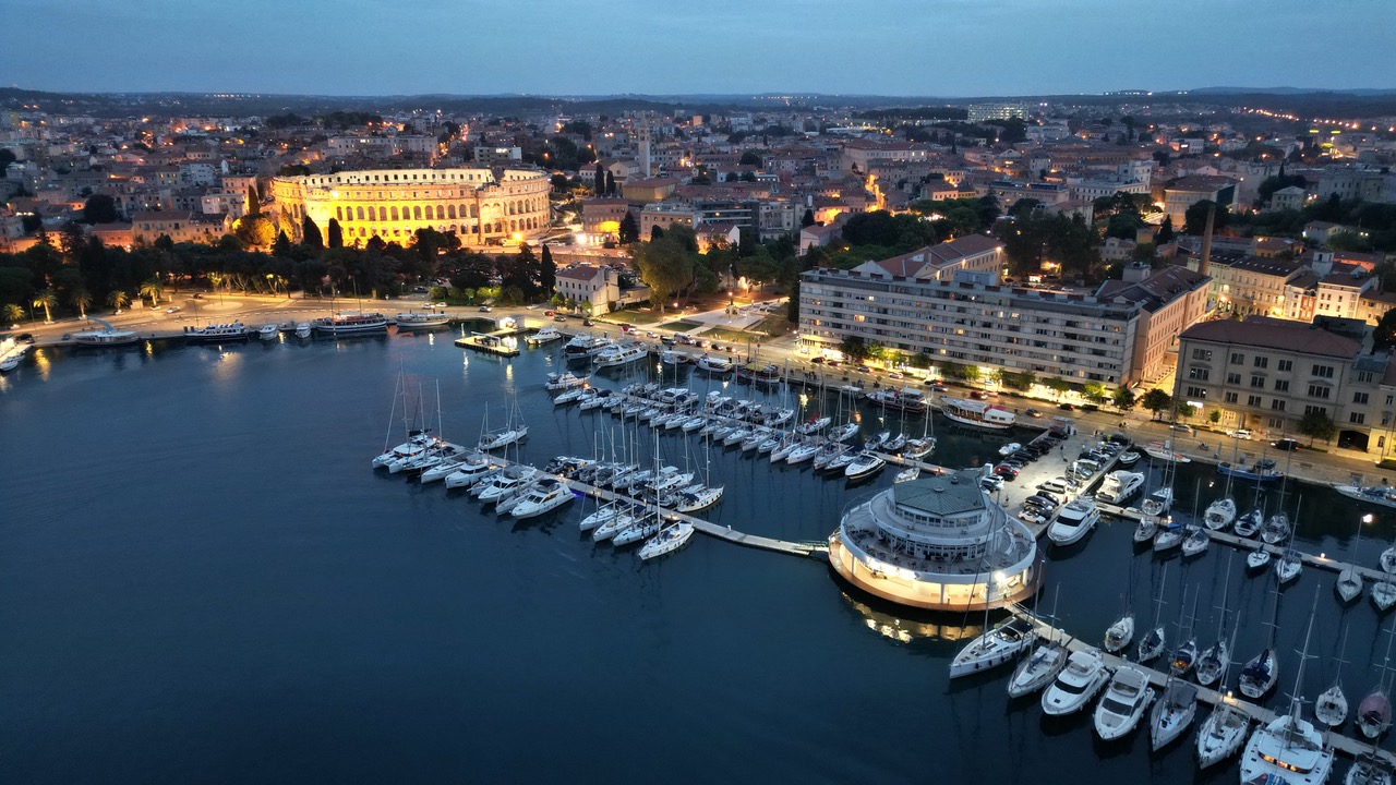 Amphitheater-Marina view
